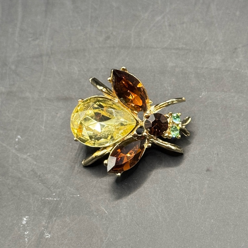 Pretty Bee Brooch